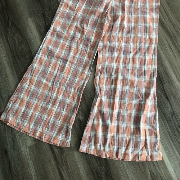 Women’s unbranded peach and white plaid jumpsuit - Picture 4 of 7